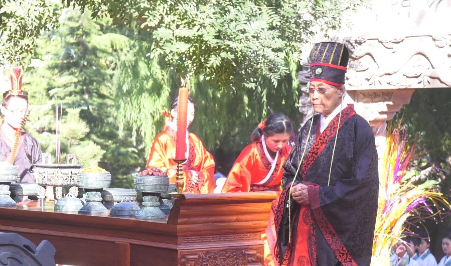 老:教授郝华祭礼