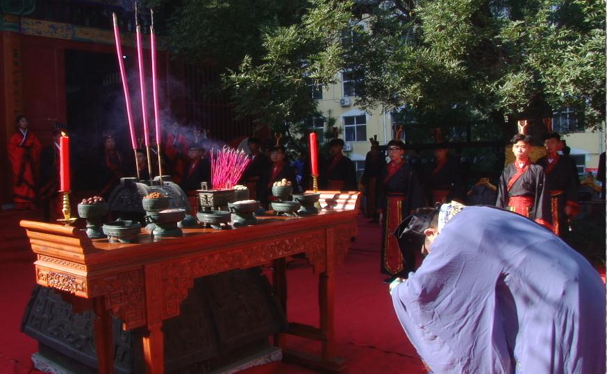 优秀员工代表行揖礼